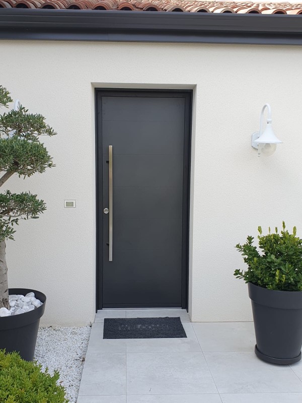 Installateur de portes d’entrée en Aluminium K-LNE à Toulouse et ses environs