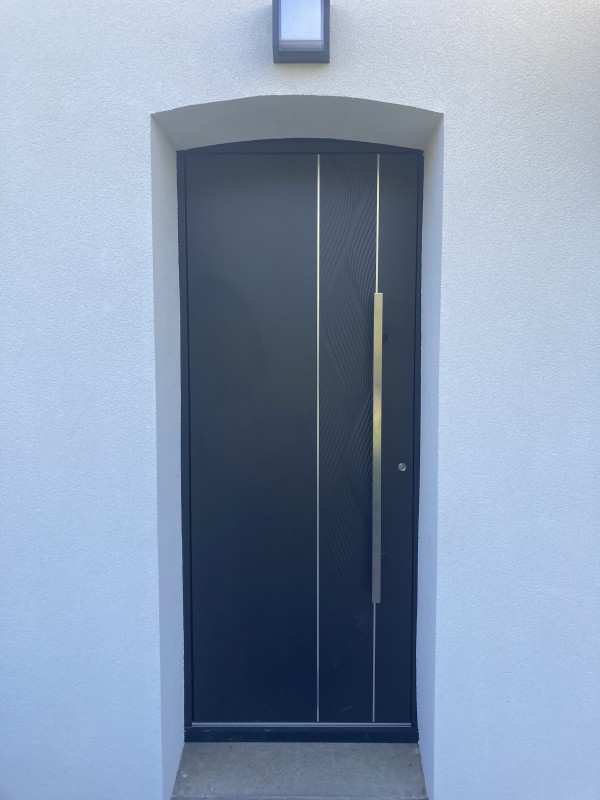 Installateur de portes d’entrée en Aluminium K-LNE à Toulouse et ses environs