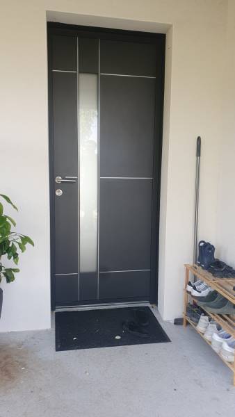 Pose d’une porte d’entrée Kline modèle LYRA 