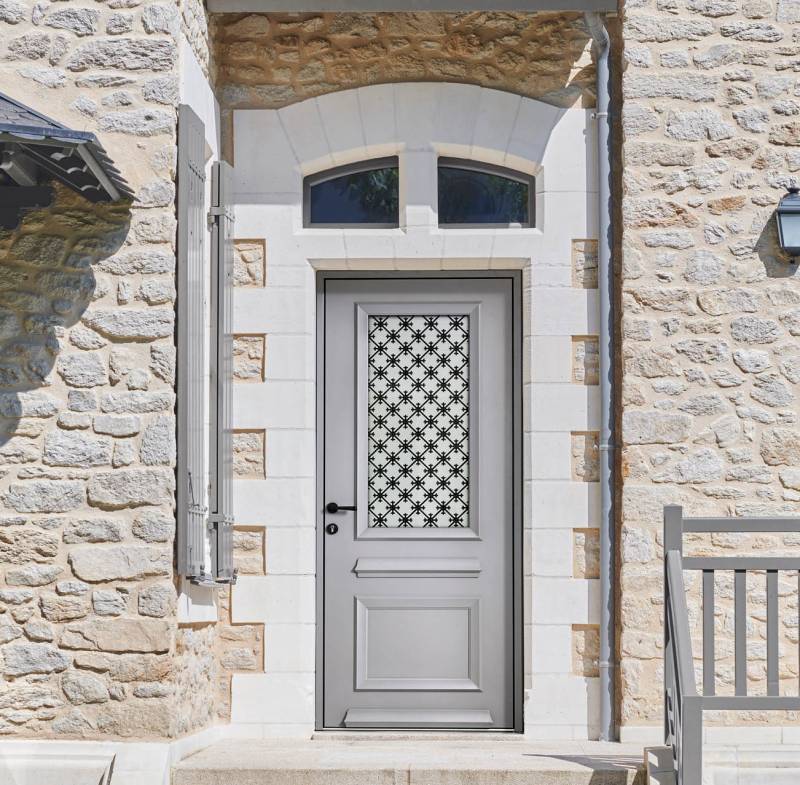 Porte K•LINE design traditionnel, avec grille