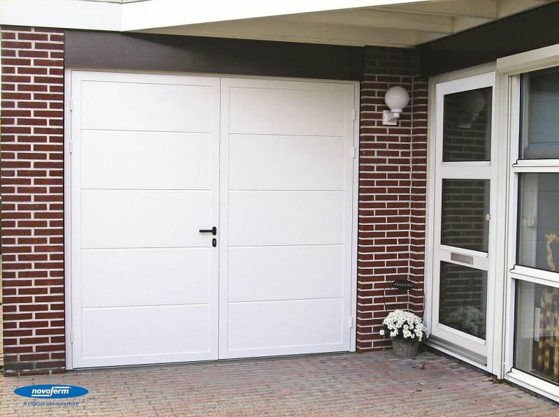Porte de garage battante en acier et aluminium VARIALU blanche 
