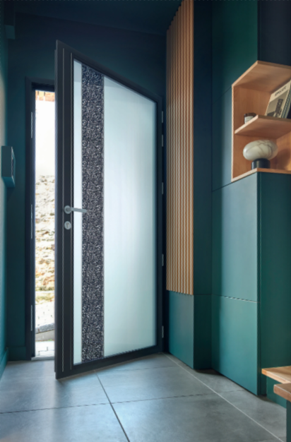 Porte d’entrée K•LINE vitrée :  donner du style à l'extérieur et apporter de la lumière à l'intérieur.