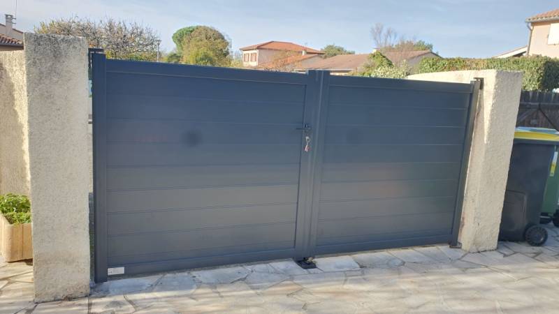 Portail battant 2 vantaux sur mesure en Aluminium à Toulouse 