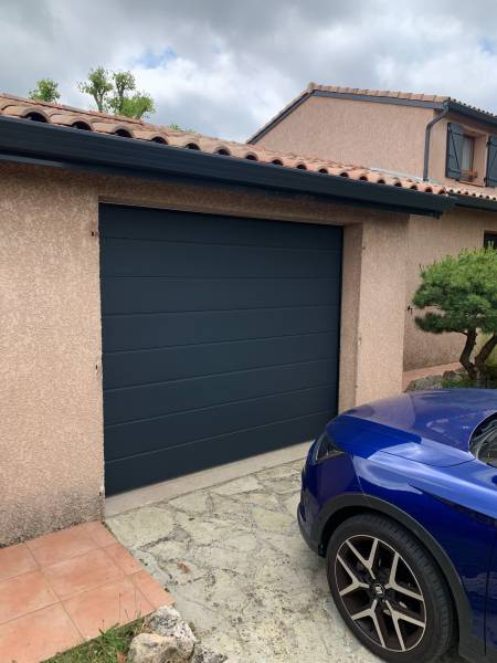 Porte de garage sectionnelle à Toulouse coloris gris RAL7016 Muret