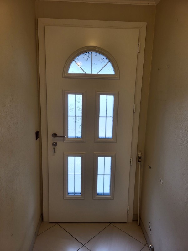 Installateur de portes d’entrée en Aluminium K-LNE à Toulouse et ses environs