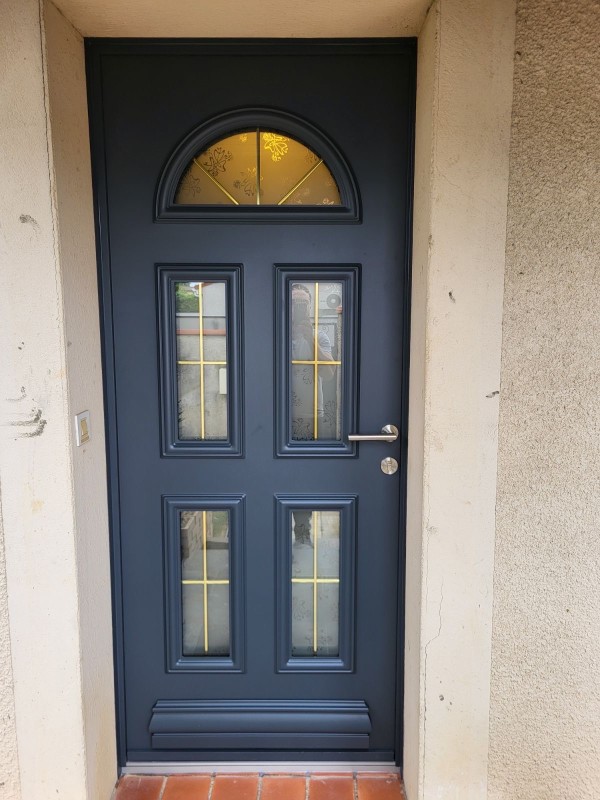 Installateur de portes d’entrée en Aluminium K-LNE à Toulouse et ses environs