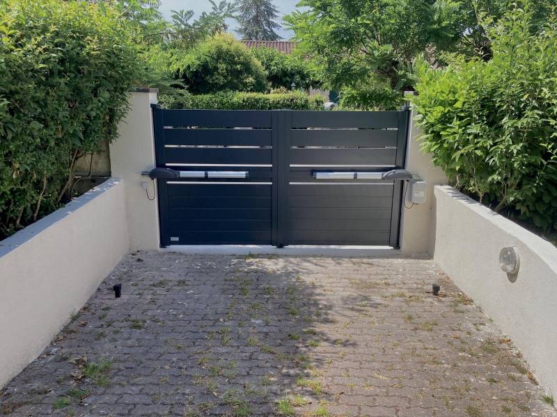 installation portail aluminium sur-mesure à Toulouse
